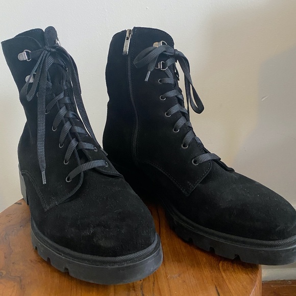 Black La Canadienne fleece lined Boots - Picture 2 of 9